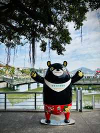 蓮池潭風景區：龍虎相伴的湖畔勝景