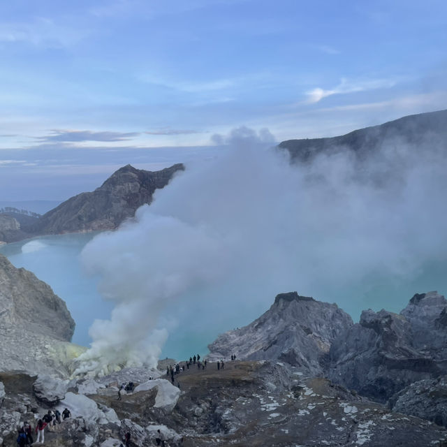 Surabaya- Ijen volcano 印尼的火山超壮观的！一生必去的火山！