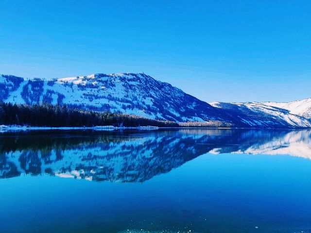 中國新疆阿勒泰著名景點：喀納斯湖，冬天雪景，適合打卡拍照📸