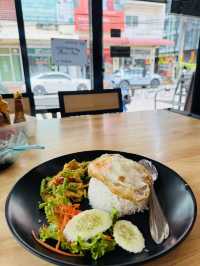 บ้านเฉาก๊วย ร้านอาหารตามสั่ง อร่อยทุกเมนู