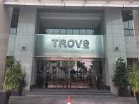 “Urban Vibes & Cultural Comfort: Deluxe King Escape at TROVE JB”