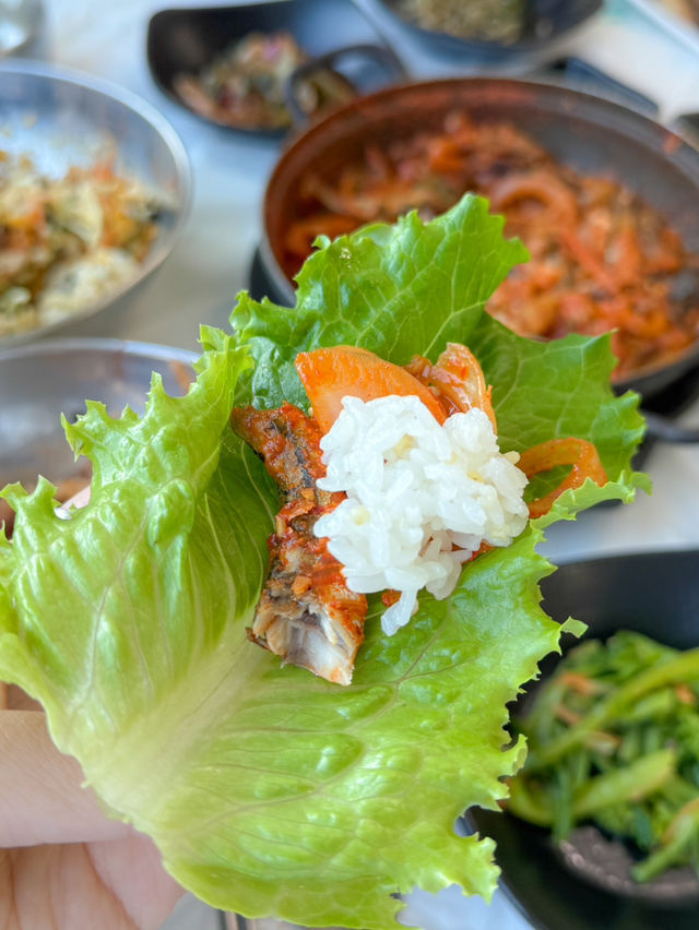 남해여행에는 역시 멸치쌈밥 정식! ”남해 호원정“