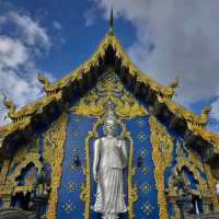  วัดร่องเสือเต้น Blue Temple