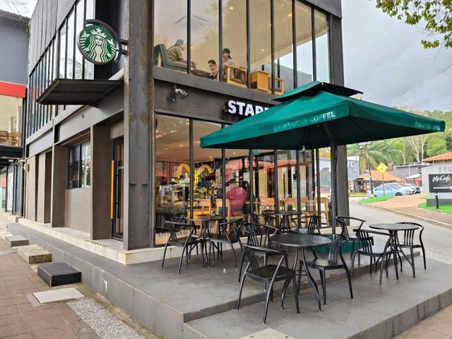 🌟 Starbucks Taman Cempaka Kuantan – Your Cozy Coffee Escape in the Heart of Town! ☕🌿