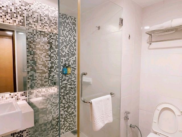 “City Ease by the Lake: The Everly Putrajaya’s Smart Urban Stay”