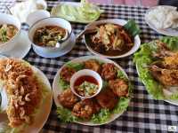 ร้านอาหารริมแก่ง 