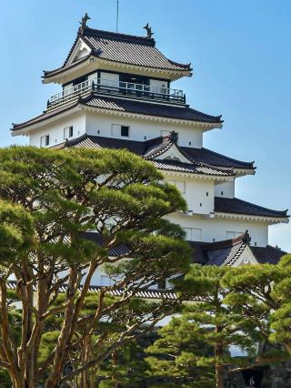 A Peaceful Stroll Through Aizuwakamatsu – Castles & Cake Breaks