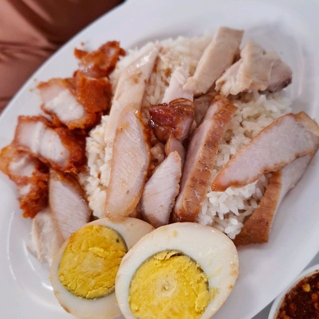 แนะนำข้าวมันไก่ทอดเจ้าอร่อยในหัวหิน