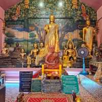 ขอพรหลวงพ่อพุทธโคดมและลอดโบสถ์ที่วัดตะเคียน