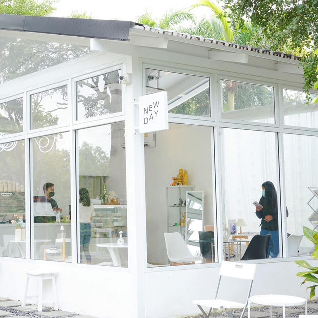 New Day Cafe Bakery Space อ่างทอง
