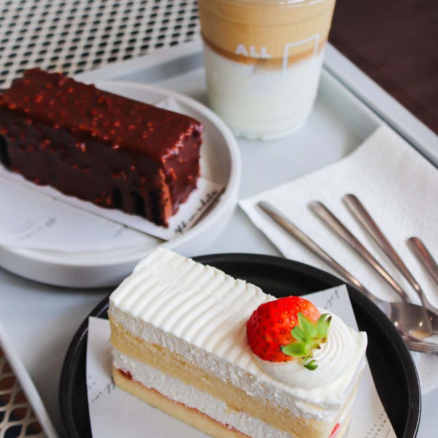 All in white café ขอนแก่น✨