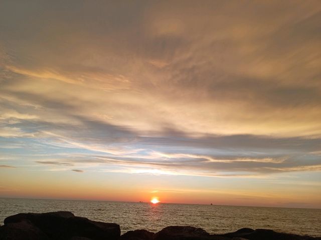Relaxing Vibes & Coastal Charm in Miri