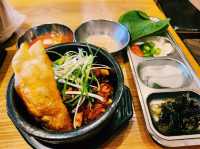 🍖【辣香撲鼻】巨松燉排骨：吃一口就會懷念的超人氣美食