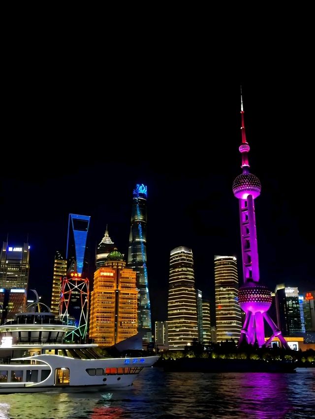 Cruising Along the Huangpu River: A Mesmerizing Shanghai Experience