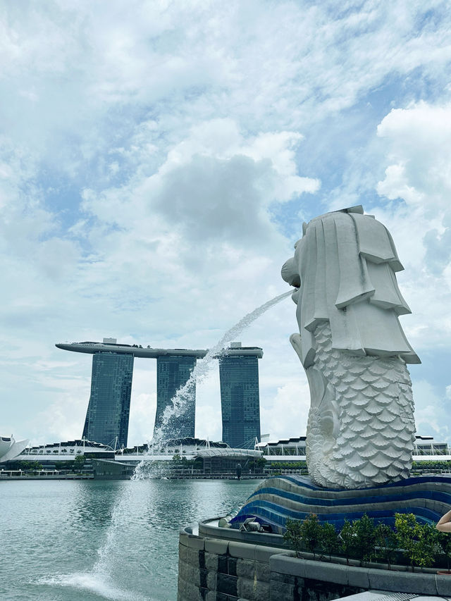 When in Singapore… Say Hi to the Spitting Lion