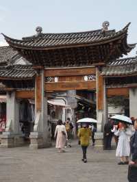 🌿 Wandering Through Dali Old Town – A Charming Mix of Culture,Tea & Street Life