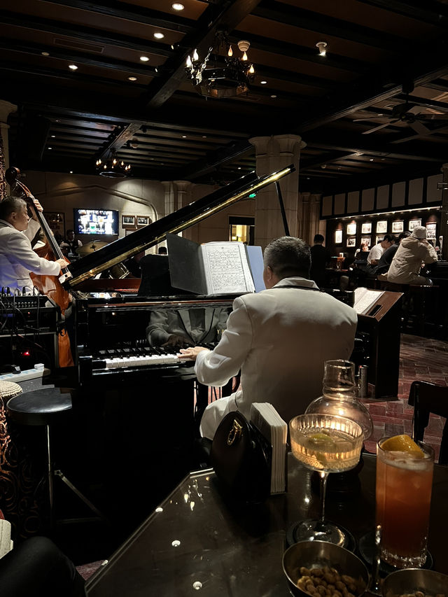 Shanghai Must-Do ✅ Attending Jazz Night at the Fairmont Peace Hotel
