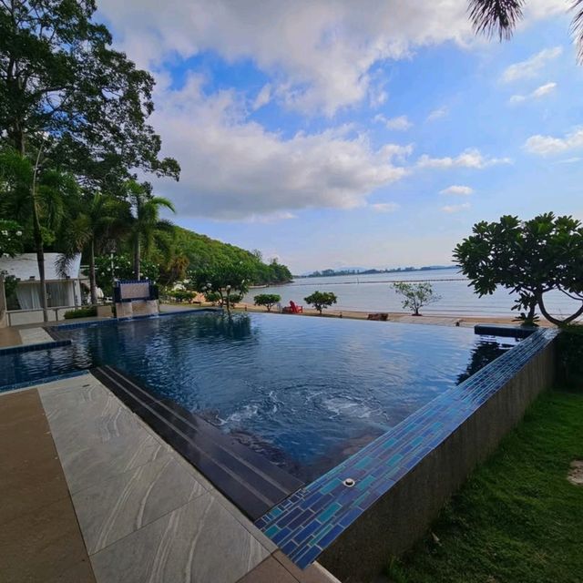 ที่พักติดริมทะเล แบบไม่มีถนนคั้น จันทบุรี