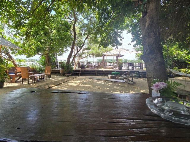 ลิบตา คาเฟ่ บ้านไม้ริมน้ำ สงบ ร่มรื่น เบาๆ สบายๆ