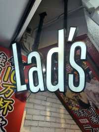Lad’s Dining 新宿店, All-You-Can-Eat Pizza with a Side of Lively Vibes
