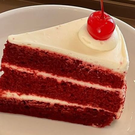 ☕ Homie’s Cafe – บ้านสีขาวกลางเนินหญ้า 