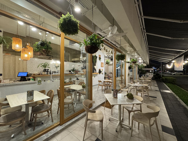 🥤 Warung Ekspres – Not Quite Express, and Not Quite Impressive