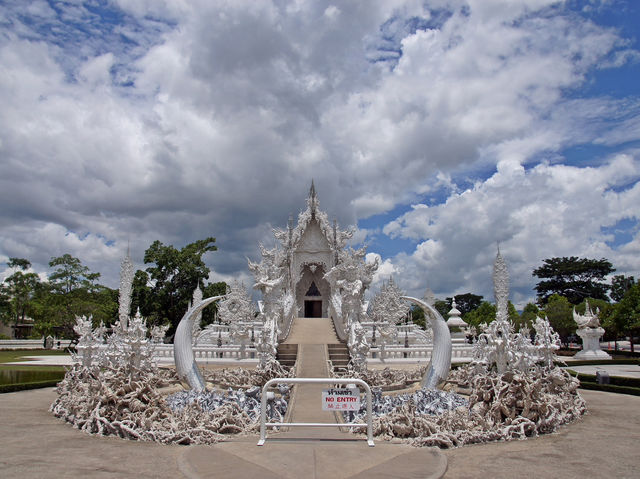 ✨ White Wonder in Chiang Rai — Wat Rong Khun