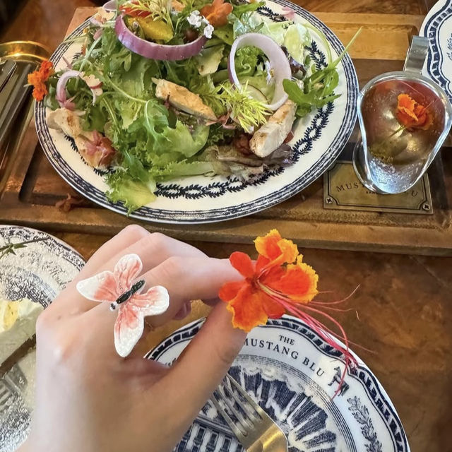 Mustang Blu Café