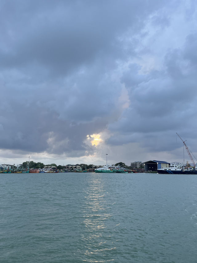 🌙 Terengganu Nights: Lanterns, Murals & a Seaside Breeze 🏮🌊