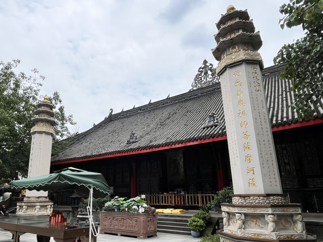 Finding Stillness in the Heart of Chengdu – A Day at Daci Temple