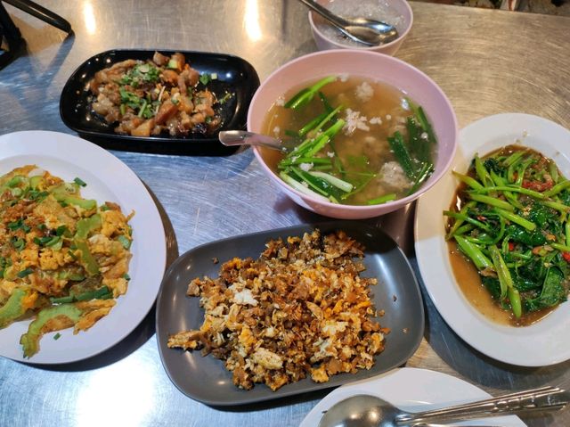 ข้าวต้มร้านLocal ร้านเก่าแก่เมืองแปดริ้ว