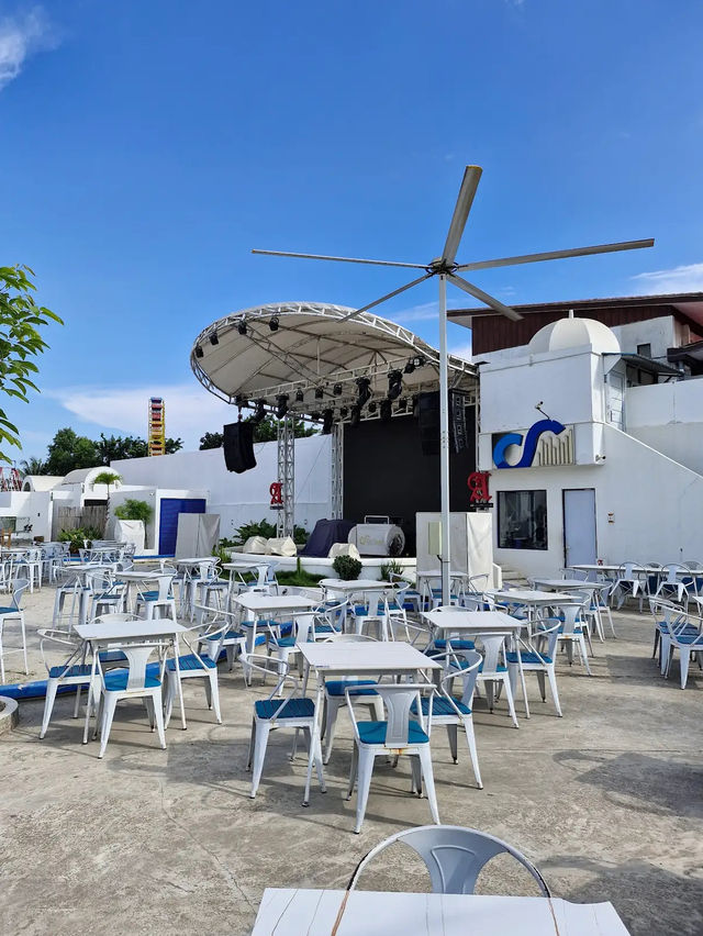 De’Sands Diaries: Santorini Vibes for Eat, Exhale, Enjoy!