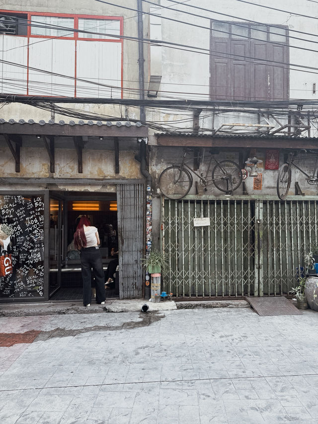 Local Boys Coffee: กาแฟดี บรรยากาศโคตรเท่