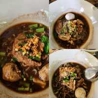 ก๋วยเตี๋ยวเรือในคลอง อยุธยา