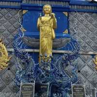 🐉💙 *Wat Rong Suea Ten: The Electric Blue Temple of Chiang Rai* 🏯✨