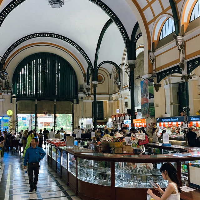 Saigon Central Post Office ไปรษณีย์สุดปัง