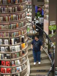 ร้านหนังสือ 都江堰钟书阁
