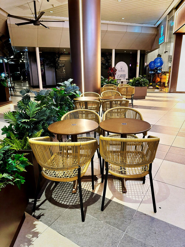 モダン茶屋で癒しの一杯 ― IOIで見つけた静かな贅沢