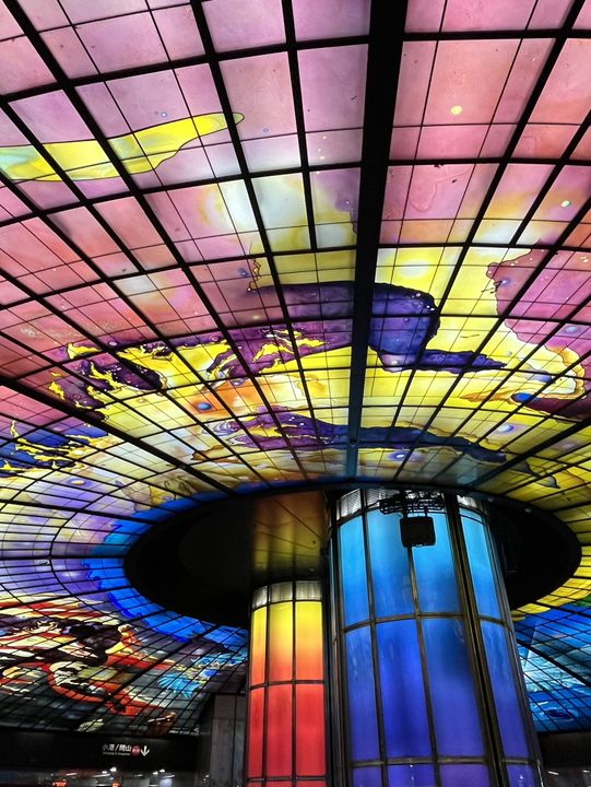 ✨ Dome of Light – Kaohsiung MRT, Taiwan Step into a 30 m‑wide kaleidoscope underground