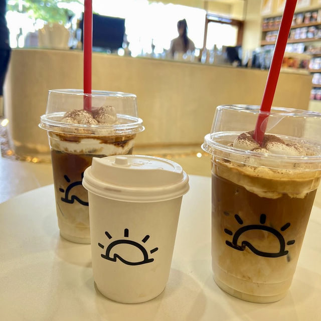 パタヤビーチで味わう絶品クリームラテが魅力のカフェ🇹🇭