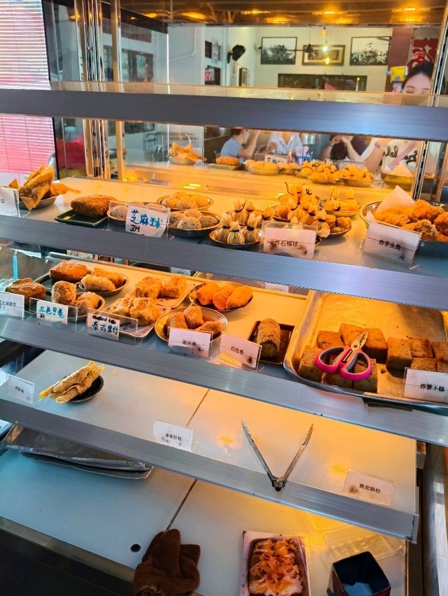 Yong Peng's Best-Kept Secret: Affordable Dim Sum & Stir-Fry Noodles That Delight!