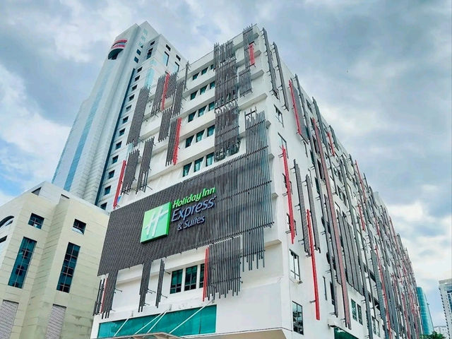 Holiday Inn Express & Suites Johor Bahru – Comfort Without the Fuss