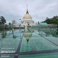 กราบพระธาตุ เดินชมสกายวอล์ก - วัดพระธาตุดอยสะเก็ด
