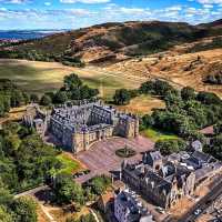 I really enjoyed this experience, even more than Edinburgh Castle. It's much less crowded