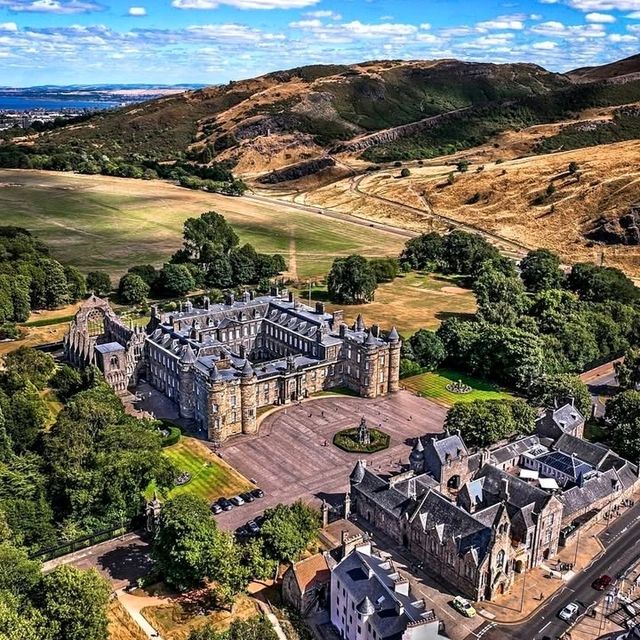 I really enjoyed this experience, even more than Edinburgh Castle. It's much less crowded