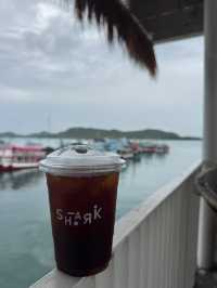 คาเฟ่สุดชิตเเอบอยู่ในท่าเรือเเสมสาร