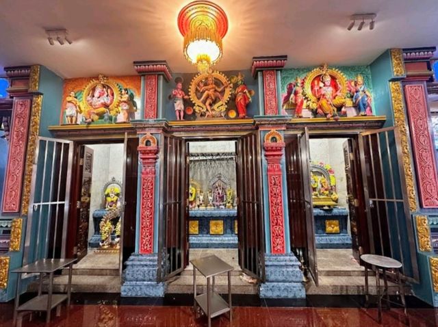 吉隆坡 | 馬里安曼興都廟：走進茨廠街，遇見百年印度廟的壯麗！