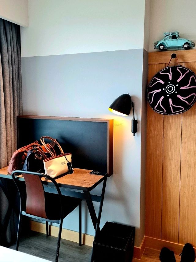 MOXY VIBRANT ATMOSPHERE IS SURE A BIG WINNER 💕