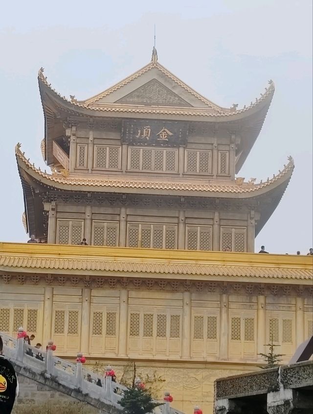 At the Summit of Mount Emei: Ever-Changing Weather, the Ups and Downs of Life