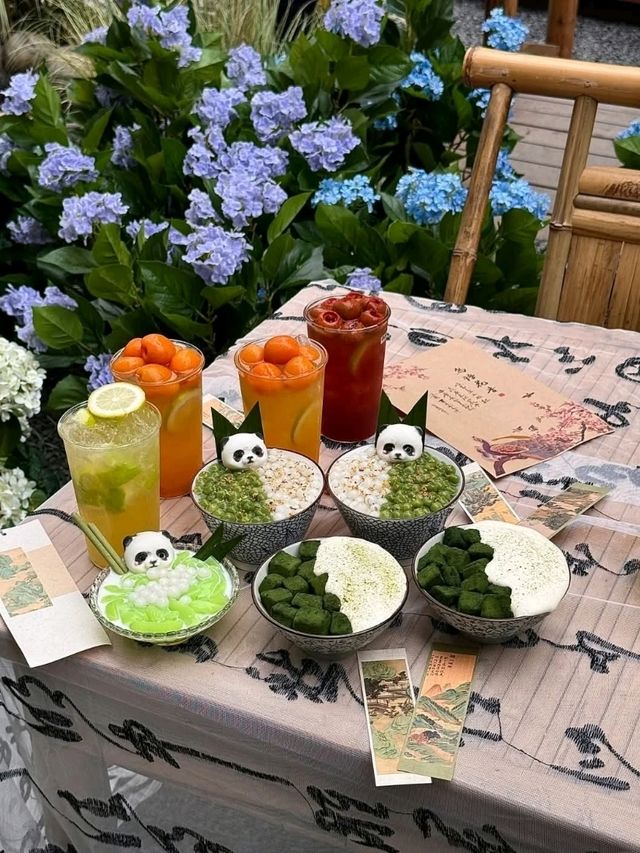 “Panda Feast: Chengdu’s Adorable Hot Pot Experience” “Panda Feast: Chengdu’s Adorable Hot Pot Experience”